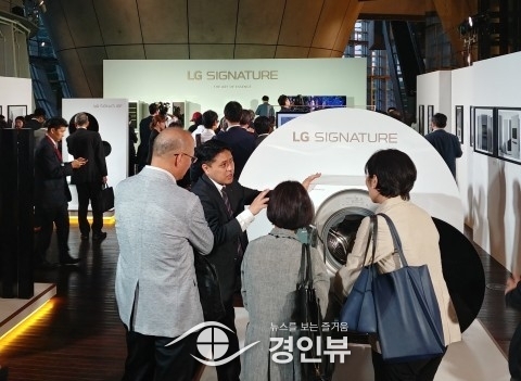  LG전자가 초프리미엄 LG 시그니처를 일본에 론칭하고 출시 행사를 갖고 있다