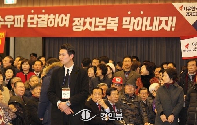  여전히 친박의 그늘에서 벗어나지 못하고 있는 자유한국당